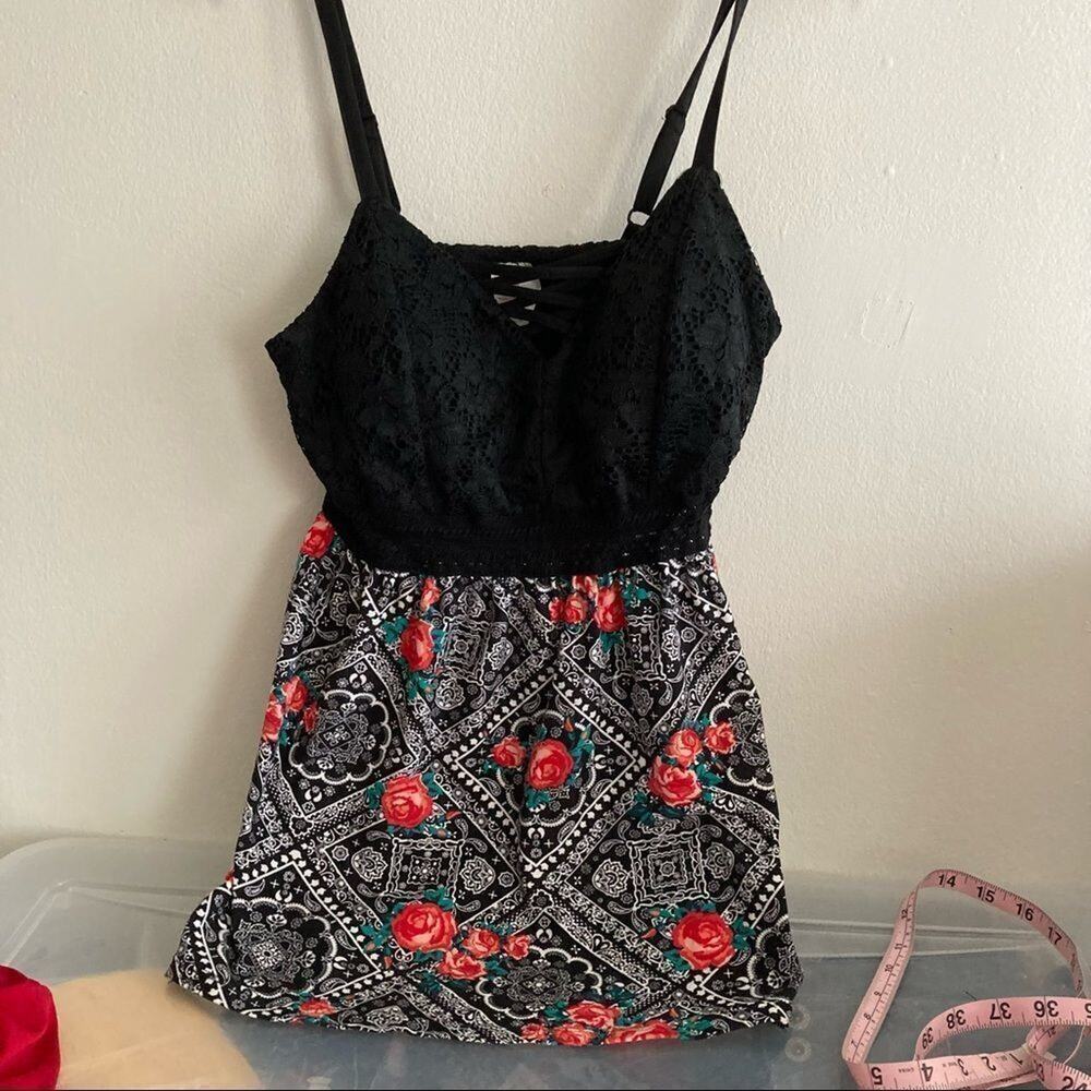 Tank top jr medium no boundaries front cross detail black white red green floral